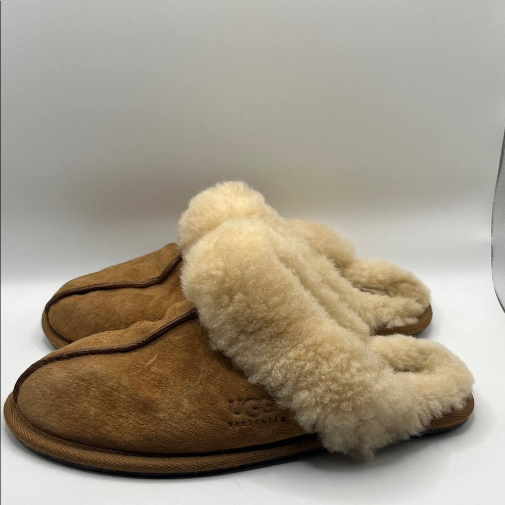 UGG Women’s Scuffette II Suede Sheepskin Slippers Size 7